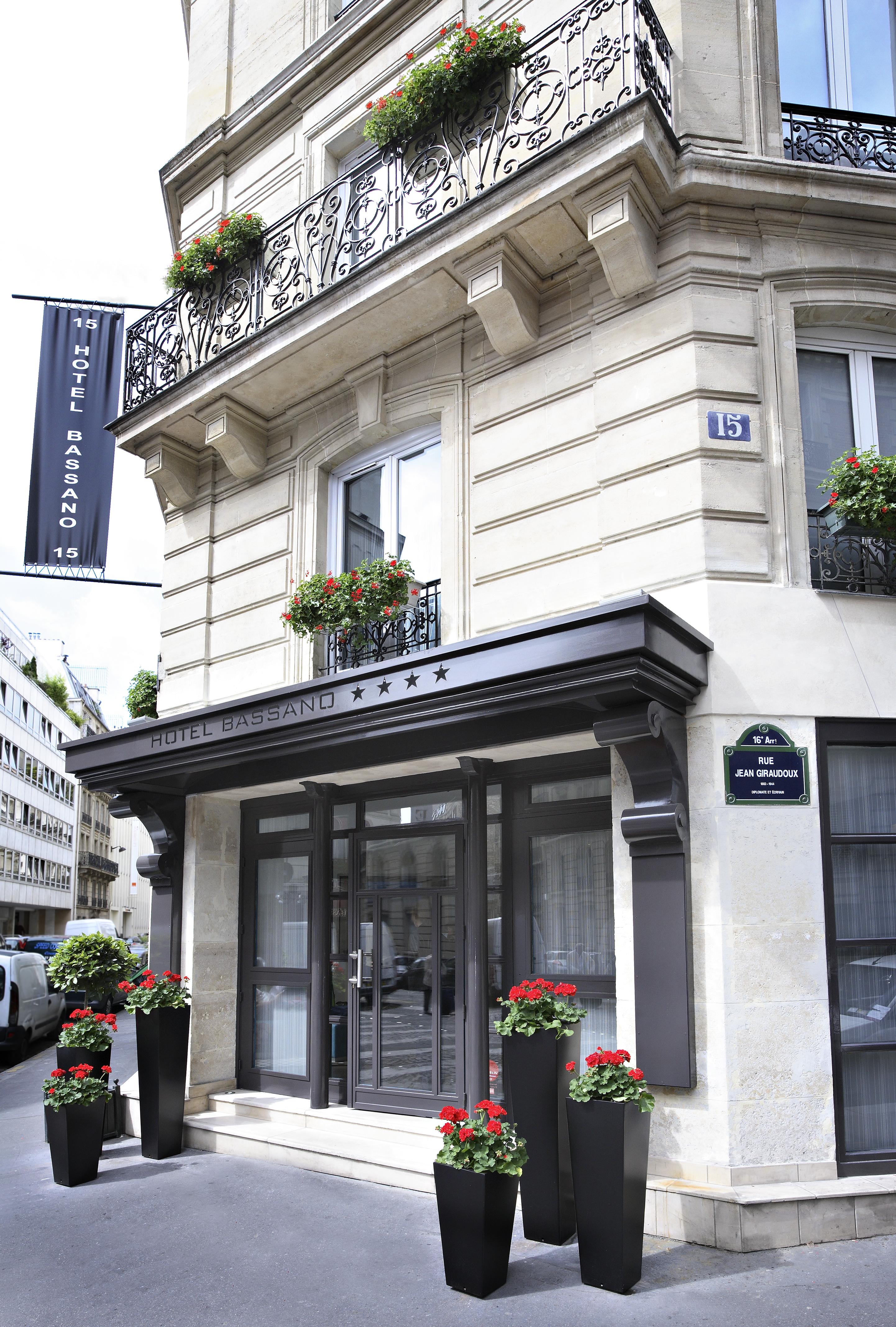 Hotel Bassano Paris Dış mekan fotoğraf